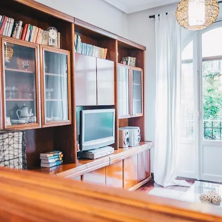 Apple By People * Σαν Σεμπαστιάν